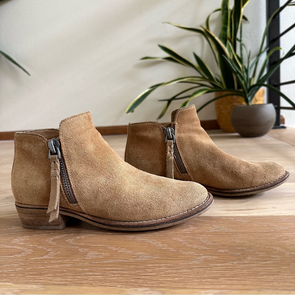Dolce Vita Sutton Block Heel
Booties | 7 | Camel